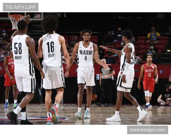 开拓者与太阳夏季联赛激战正酣 双方精彩对决掀起热烈讨论 开拓者与太阳夏季联赛激战正酣 双方精彩对决掀起热烈讨论